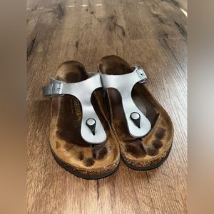 Birkenstock Gizeh Women’s Size 40 US 9 Medium Silver Metallic Sandals